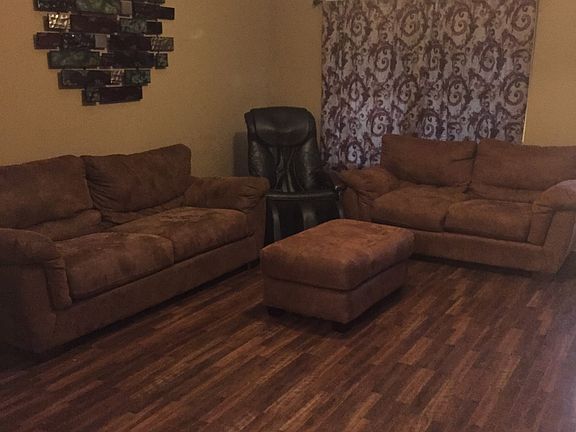 3rd image of 211 Bottlebrush Ln
