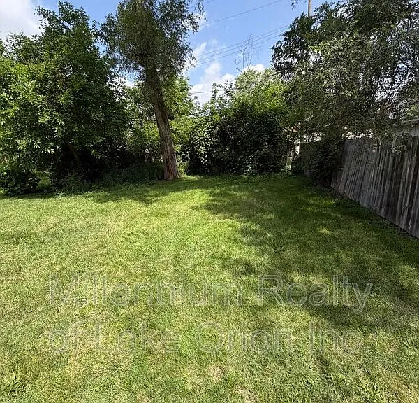 735 E Milton Ave — Photo 16