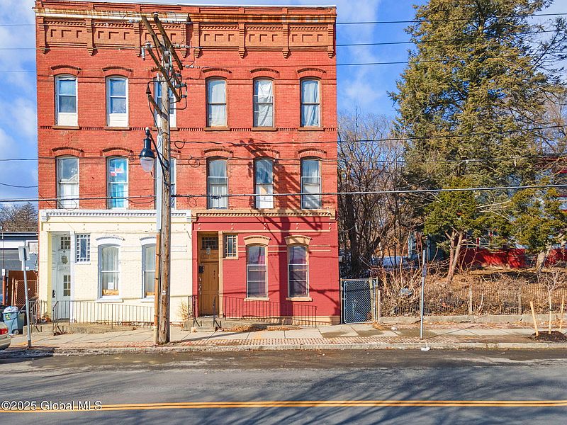 2nd image of 475 S Pearl Street