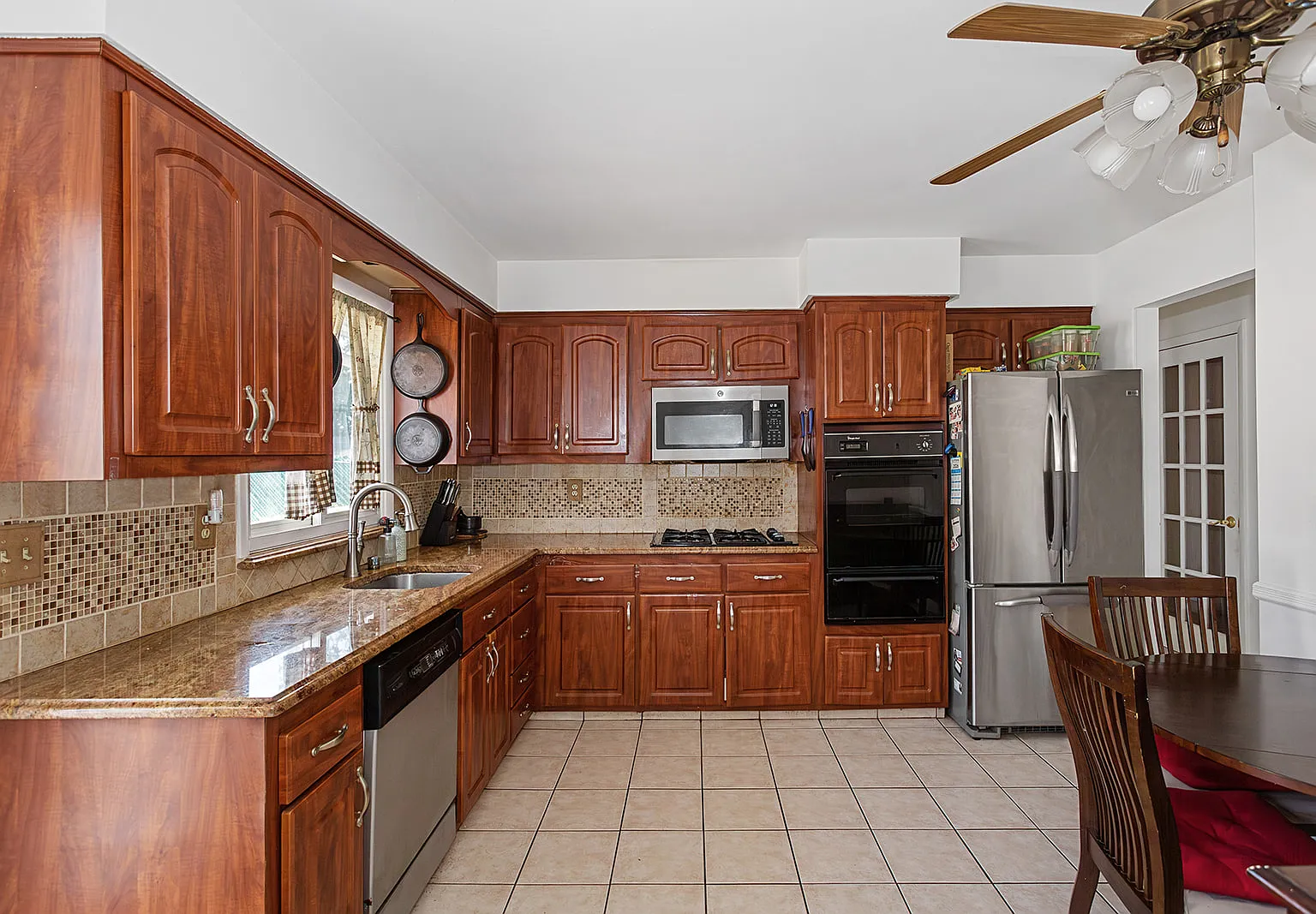 3 bed, 1.5 bath, 6699 sqft, $4,000 — Photo 3