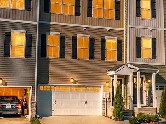 3rd image of 2807 Town View Cir