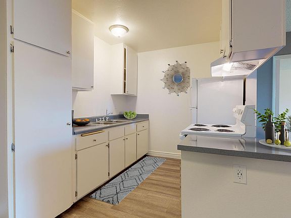 4th image of 630 S Lincoln Ave APT 9