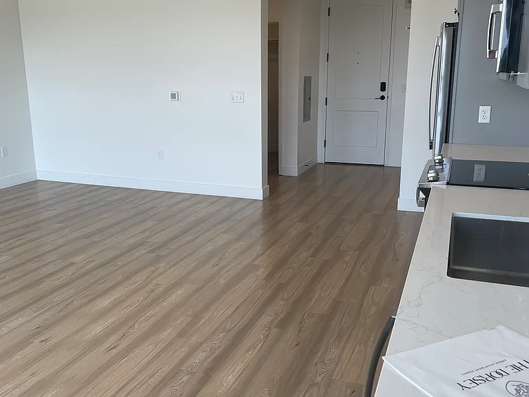 601 Park Ave W #1121 — Photo 1