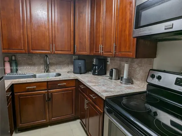 1555 W 44th Pl APT 207, Hialeah, FL 33012