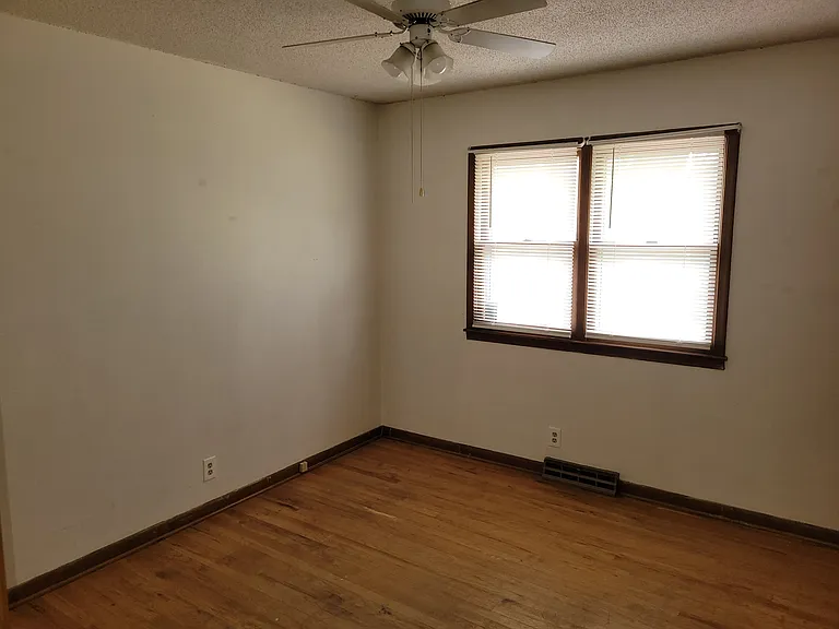 2139 N William Ave — Photo 7