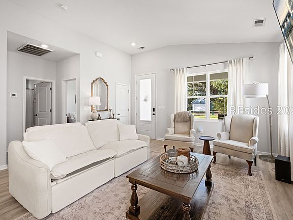 3rd image of 12 Whispering Oaks Circle