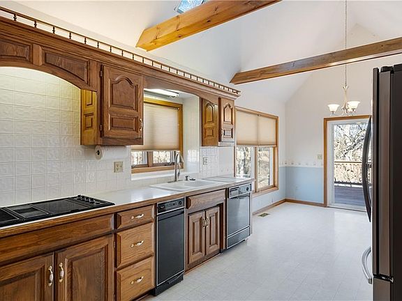 2nd image of 5000 Lisas Ln