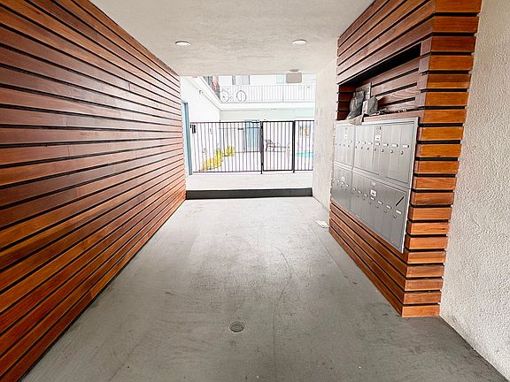 4th image of 1060 S Sherbourne Dr APT 203