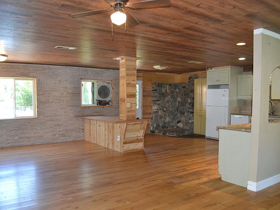 3rd image of 24777 Long St
