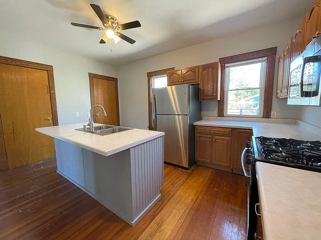2304 Dewitt Ave photo 1