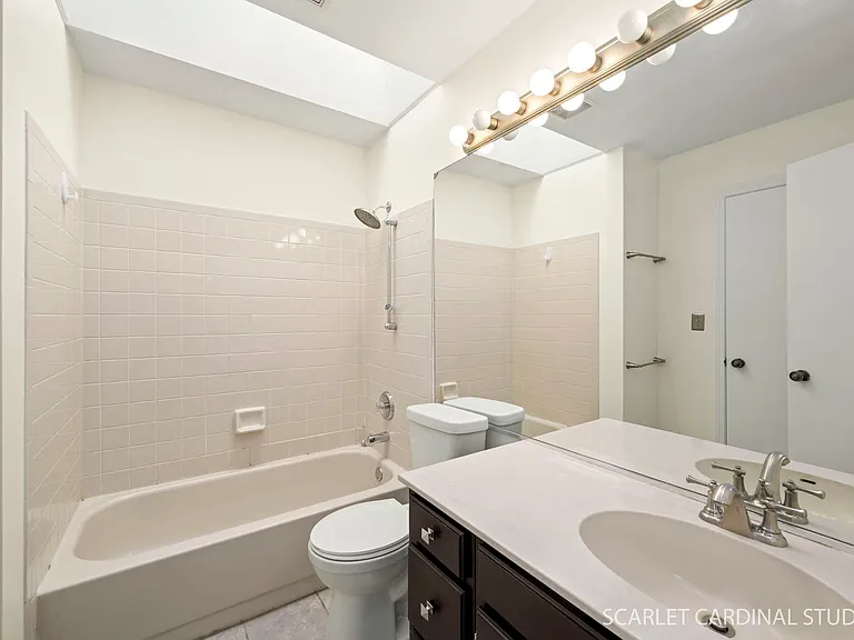 315 Newport Ln — Photo 13