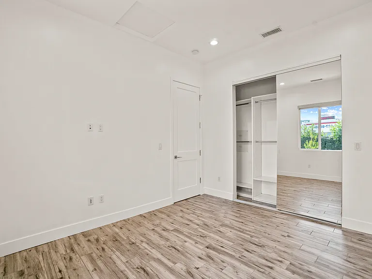 7310 Woodley Ave #7304 — Photo 11