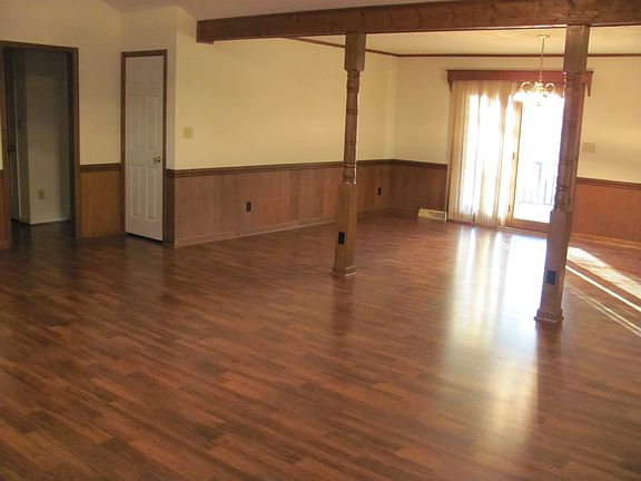 3rd image of 316 Old Cabin Trl