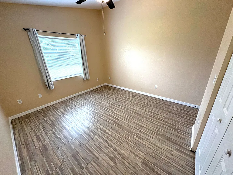 250 sqft