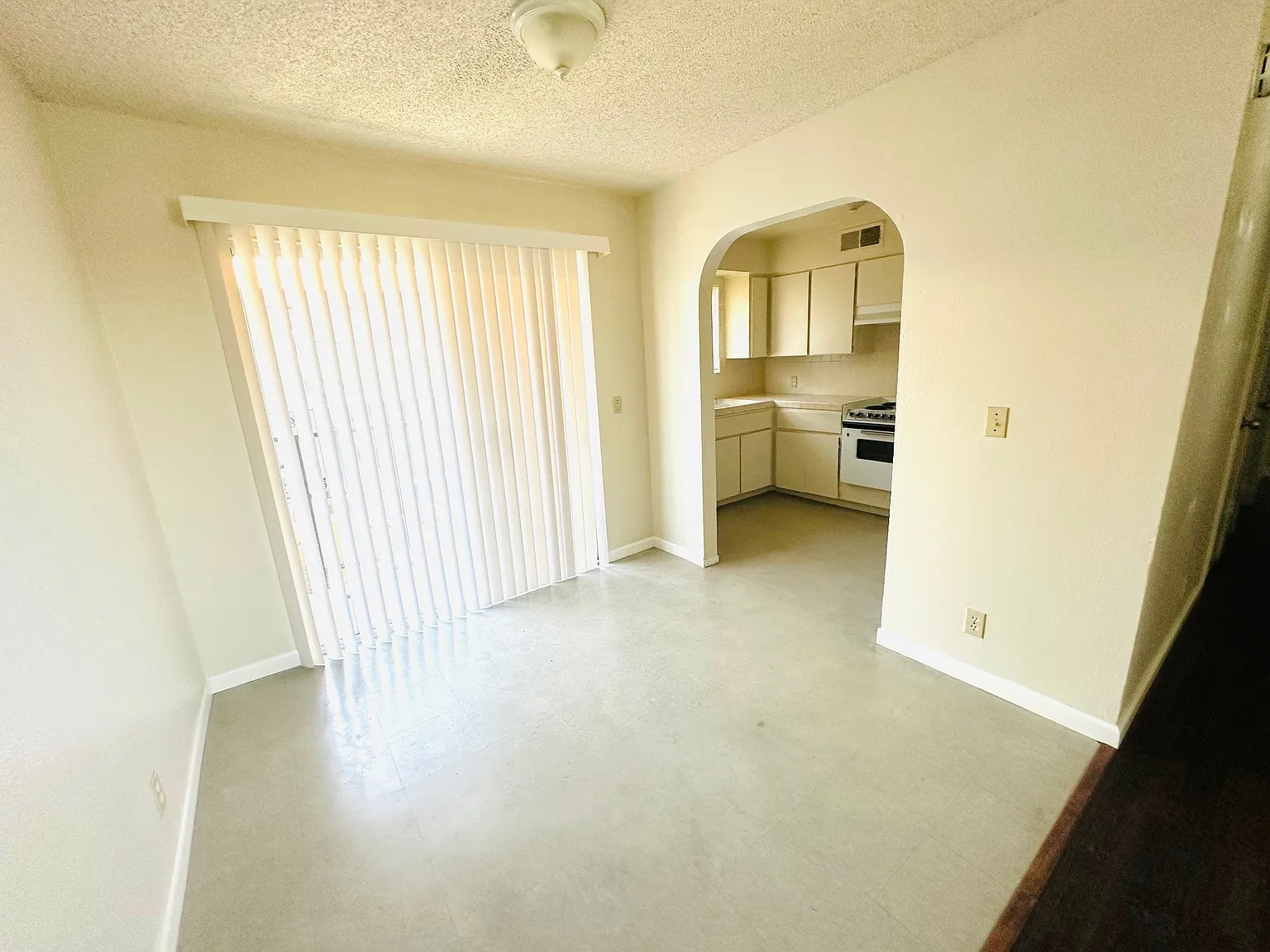 2029 W Shields Ave — Photo 4