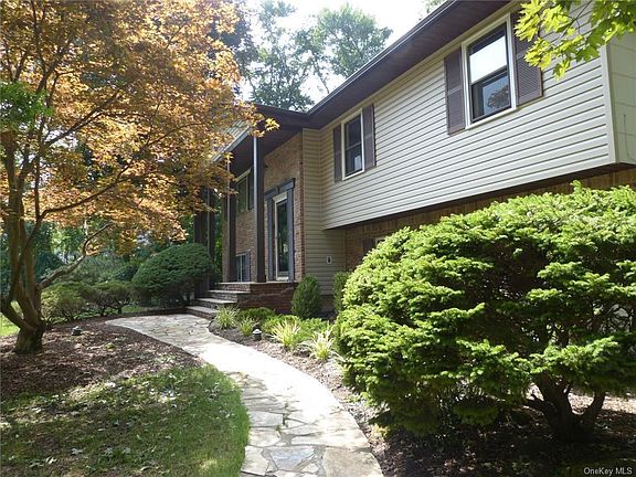 3rd image of 24 Seymour Dr