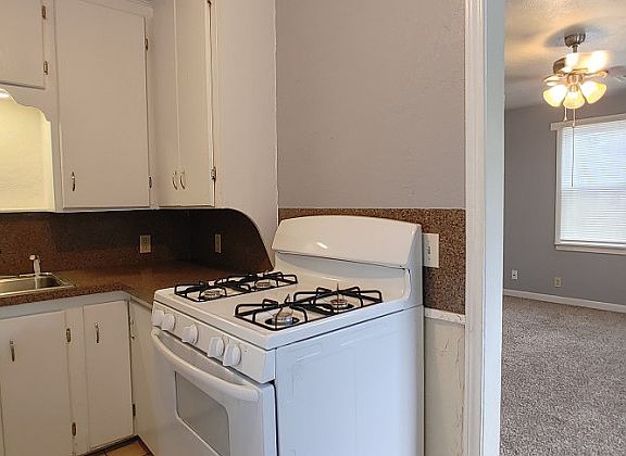5th image of 1019 Elm Ave APT A