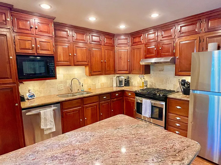 1070 City Park Ave — Photo 22