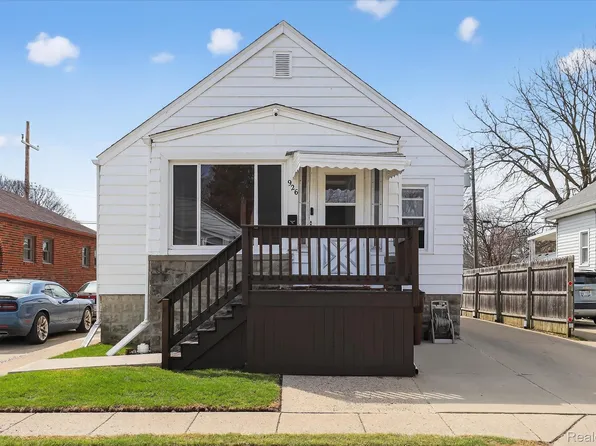 926 Kentucky Ct, Monroe, MI 48161