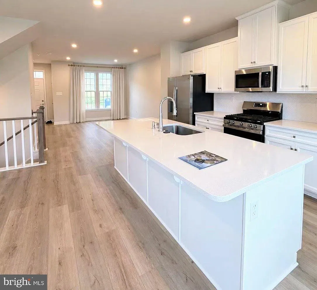 3 bed, 2.5 bath, 1960 sqft, $2,950 — Photo 4
