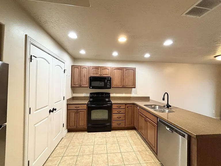 1014 W Village River Ln — Photo 5