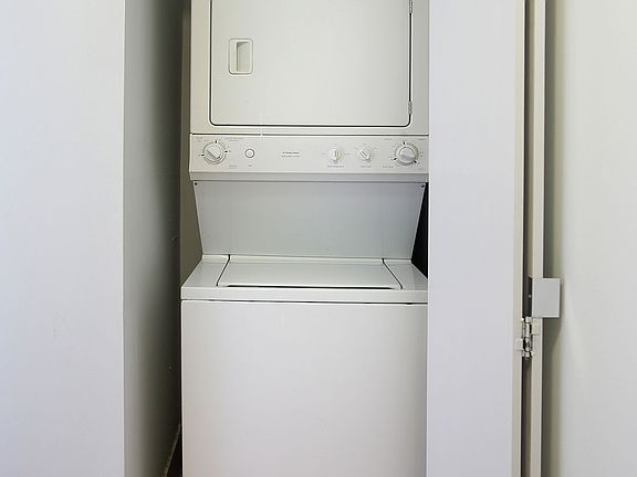 4th image of 33 W End Ave APT 15E