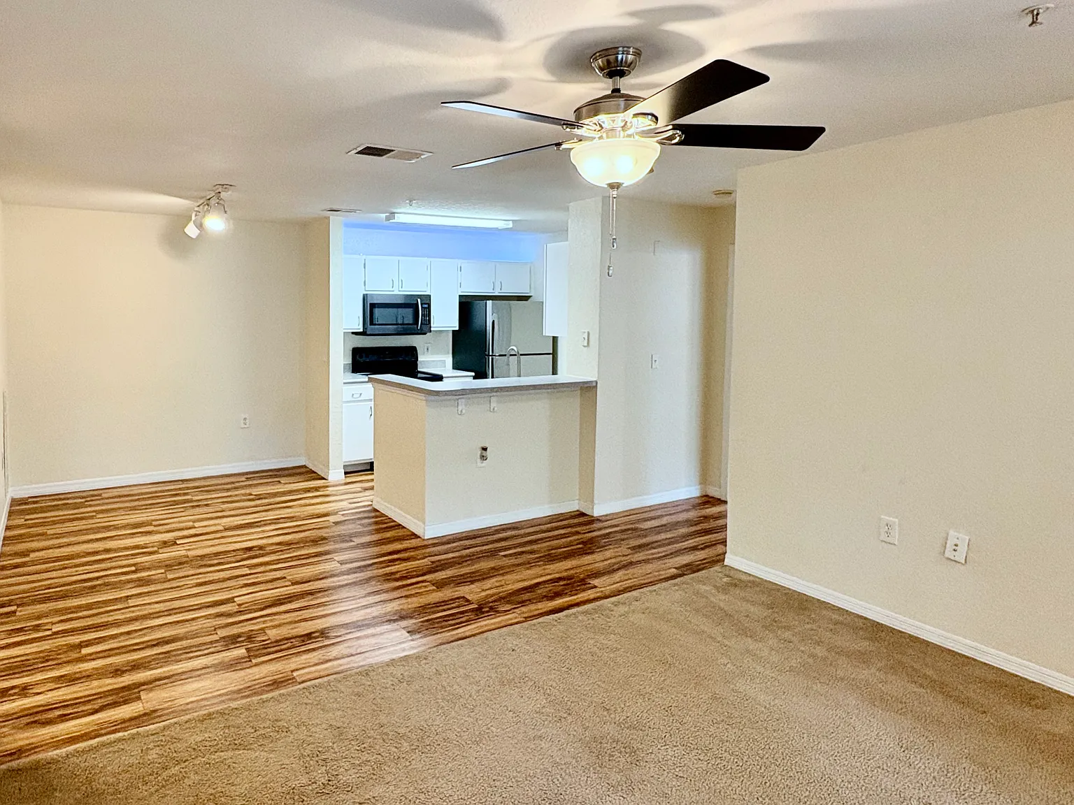 2 bed, 996 sqft, $1,750 — Photo 3
