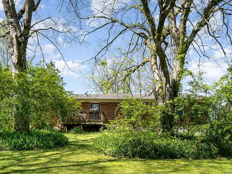 216 Granada Dr — Photo 15