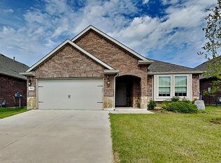 2907 Brady Starr Dr, Aubrey, TX 76227