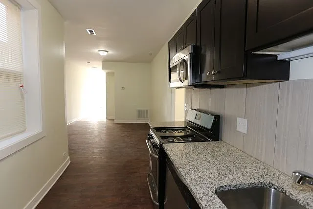2944 W Montrose Ave #3 — Photo 5