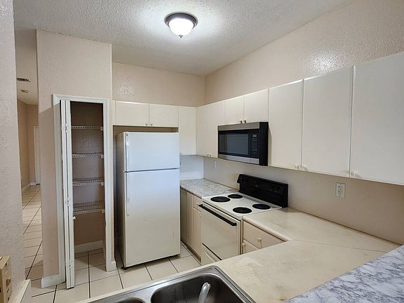 4th image of 1677 SE 27th Ct Unit 103