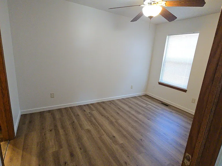 609 S Longbranch Dr — Photo 15
