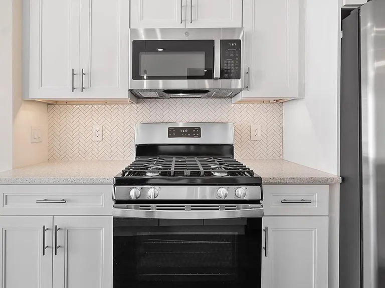 1148 N 2nd St #3H — Photo 6