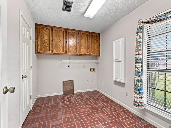 5th image of 35384 Curtis Dr