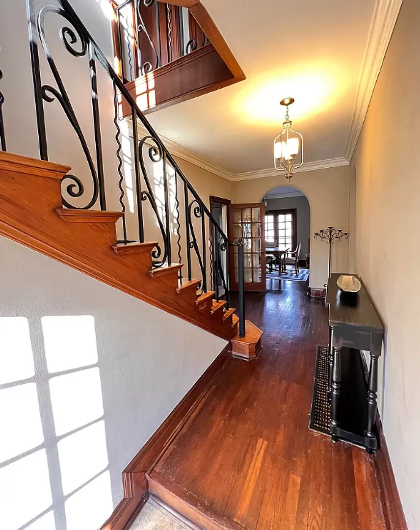 Large 3 Bedroom Home! — Photo 2