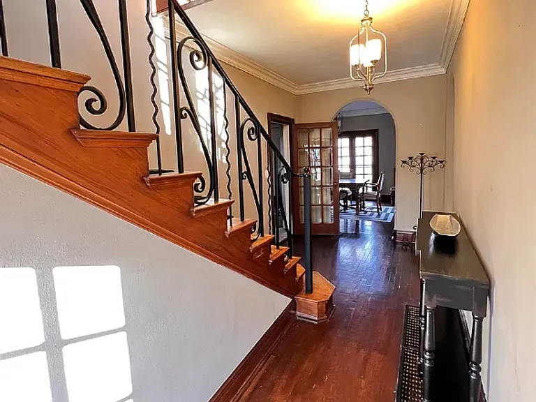 1010 Highland Ave — Photo 2