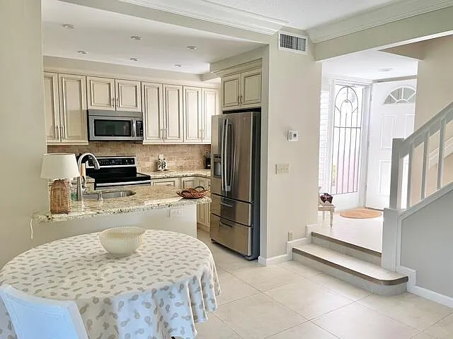 2707 Fairway Dr N — Photo 6