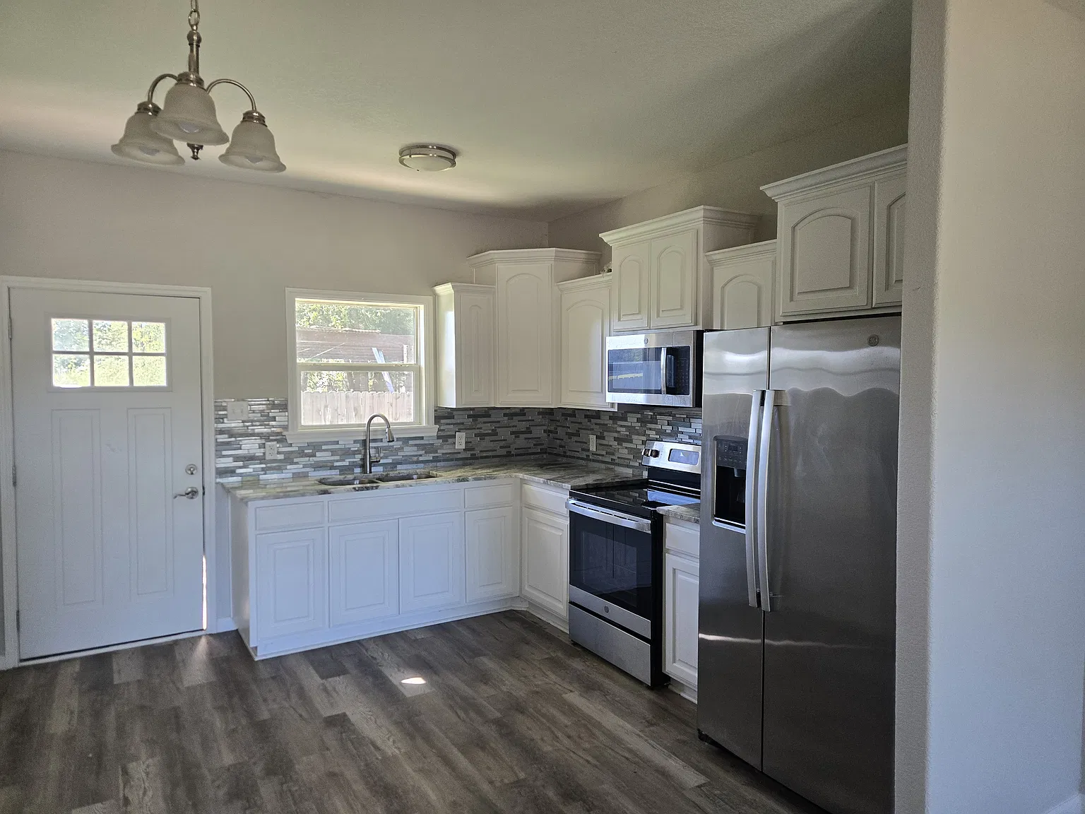 2 bed, 910 sqft, $1,500 — Photo 2