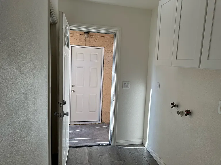 1170 W Rialto Ave — Photo 20