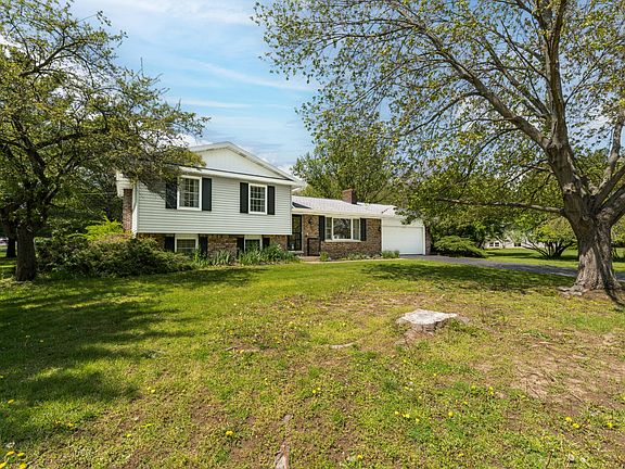 3rd image of 301 Sherman Dr