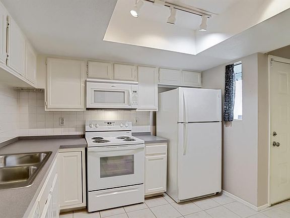 5th image of 14911 Wunderlich Dr APT 412