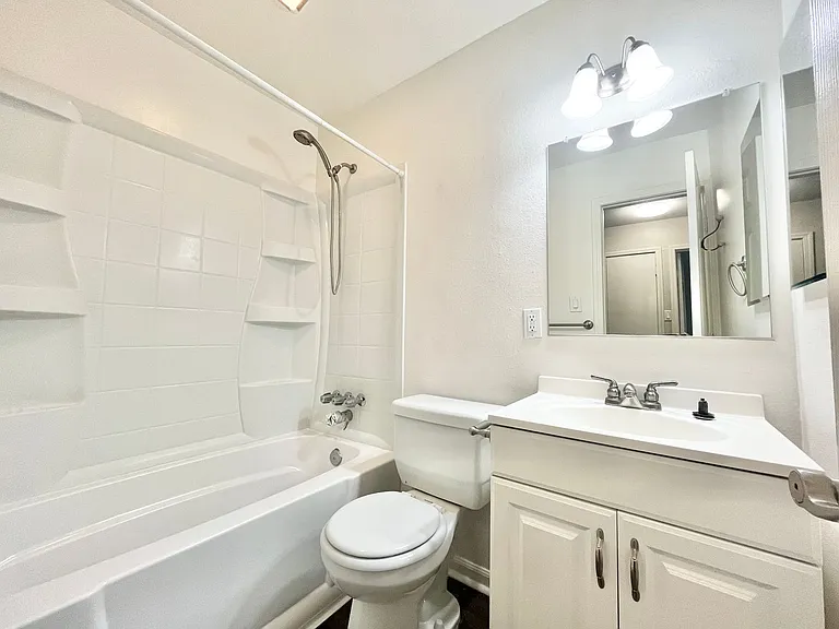 1214 Bell Street — Photo 32