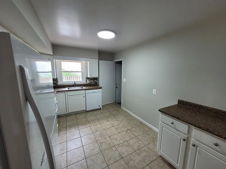 1043 Welsh Dr — Photo 19