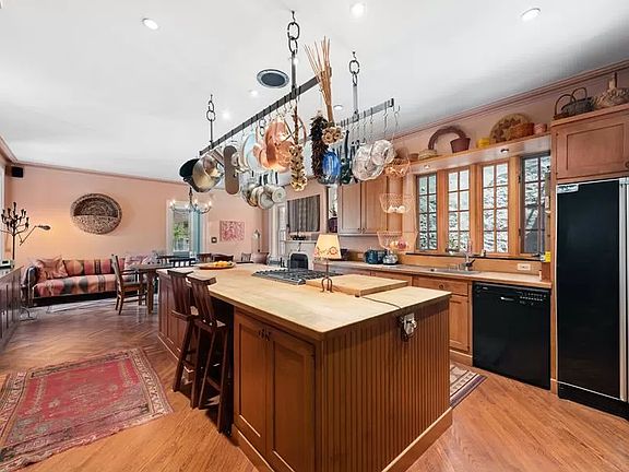 2nd image of 17 W 10th St APT 5