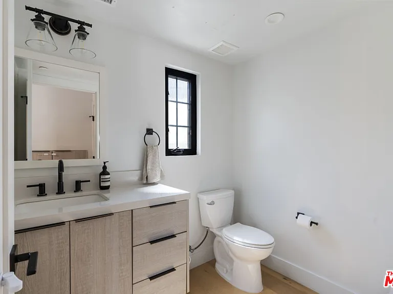 738 Parkman Ave — Photo 14