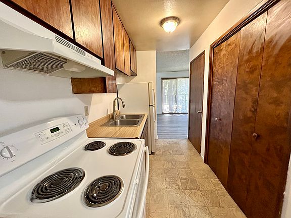 5th image of 1532 North Ct #E
