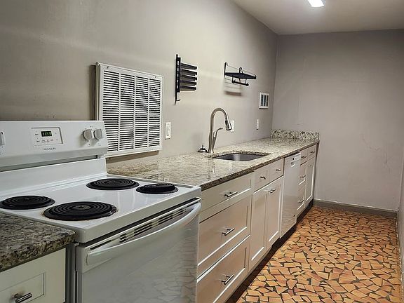 5th image of 4911 Sunnyside Ave APT 03