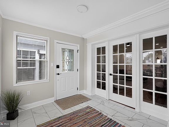 4th image of 5633 Florence Ave