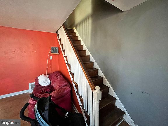 3rd image of 6729 Sylvester St
