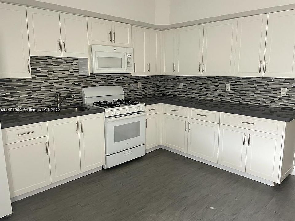1st image of 770 NE 123rd St #25